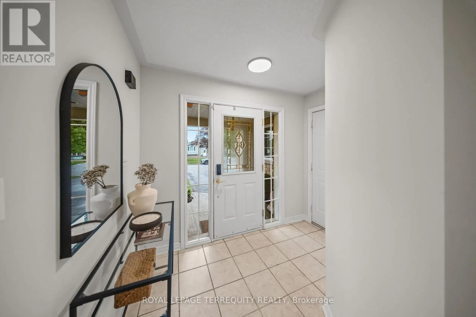 611 CAPILANO CRESCENT