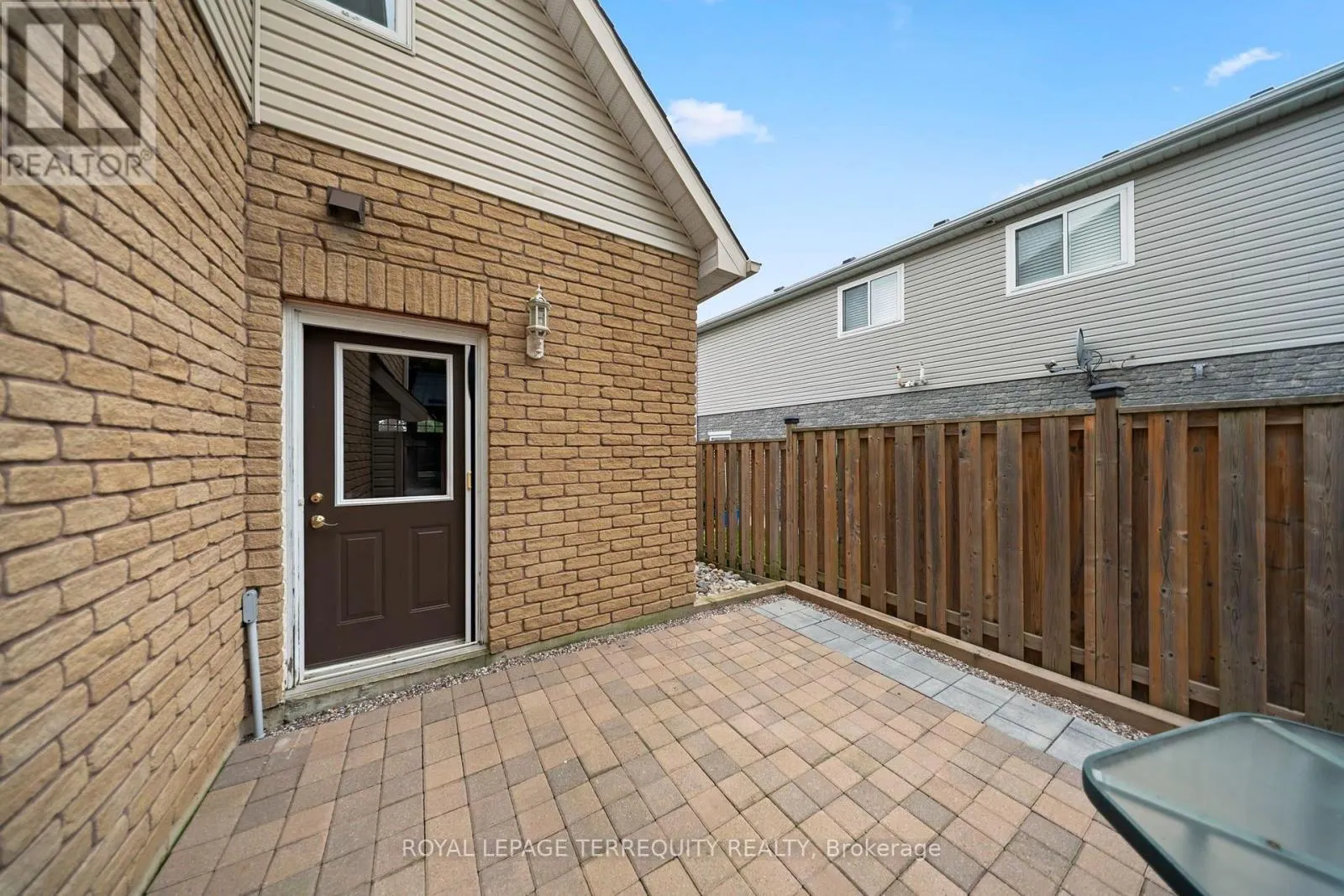 611 CAPILANO CRESCENT