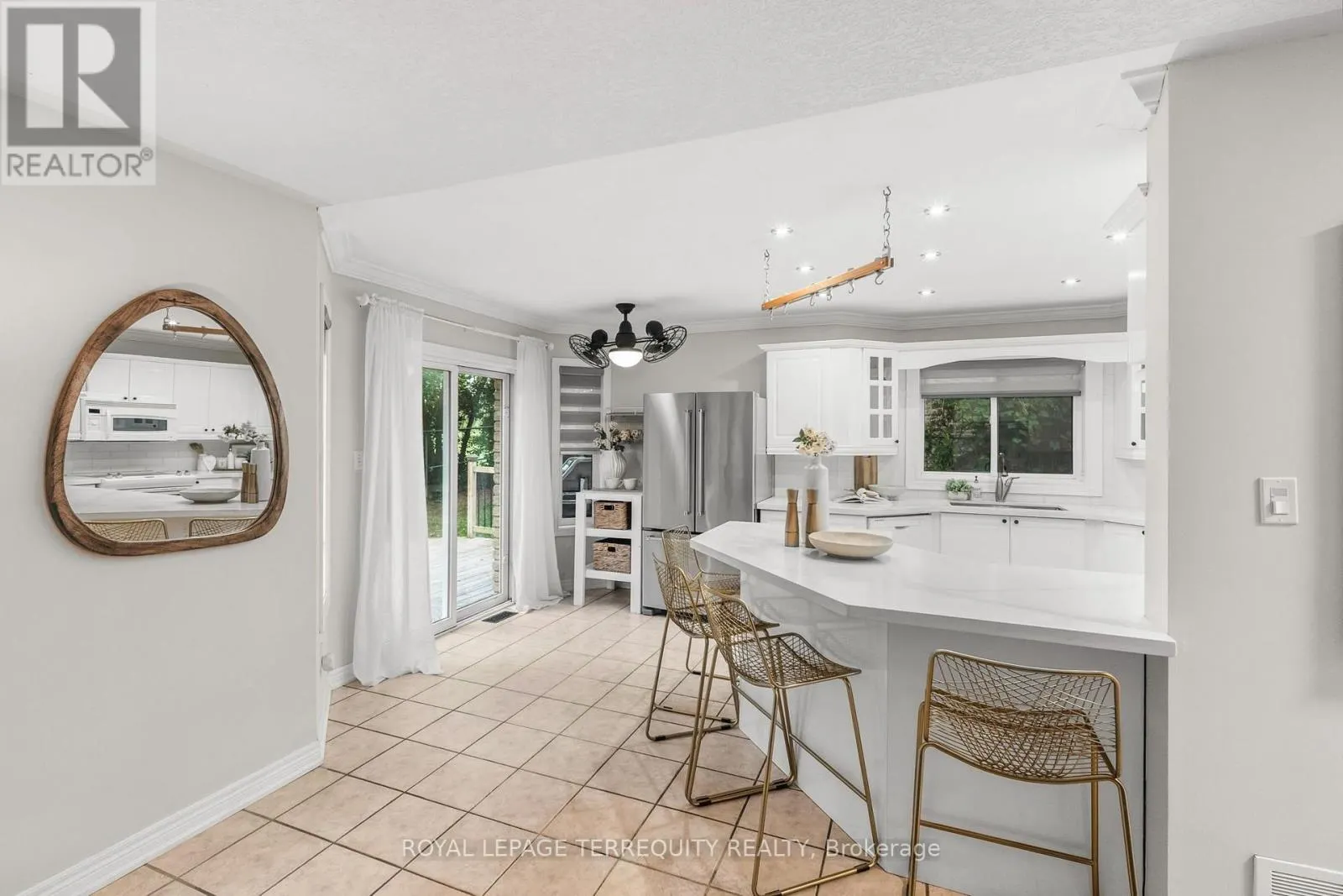 611 CAPILANO CRESCENT