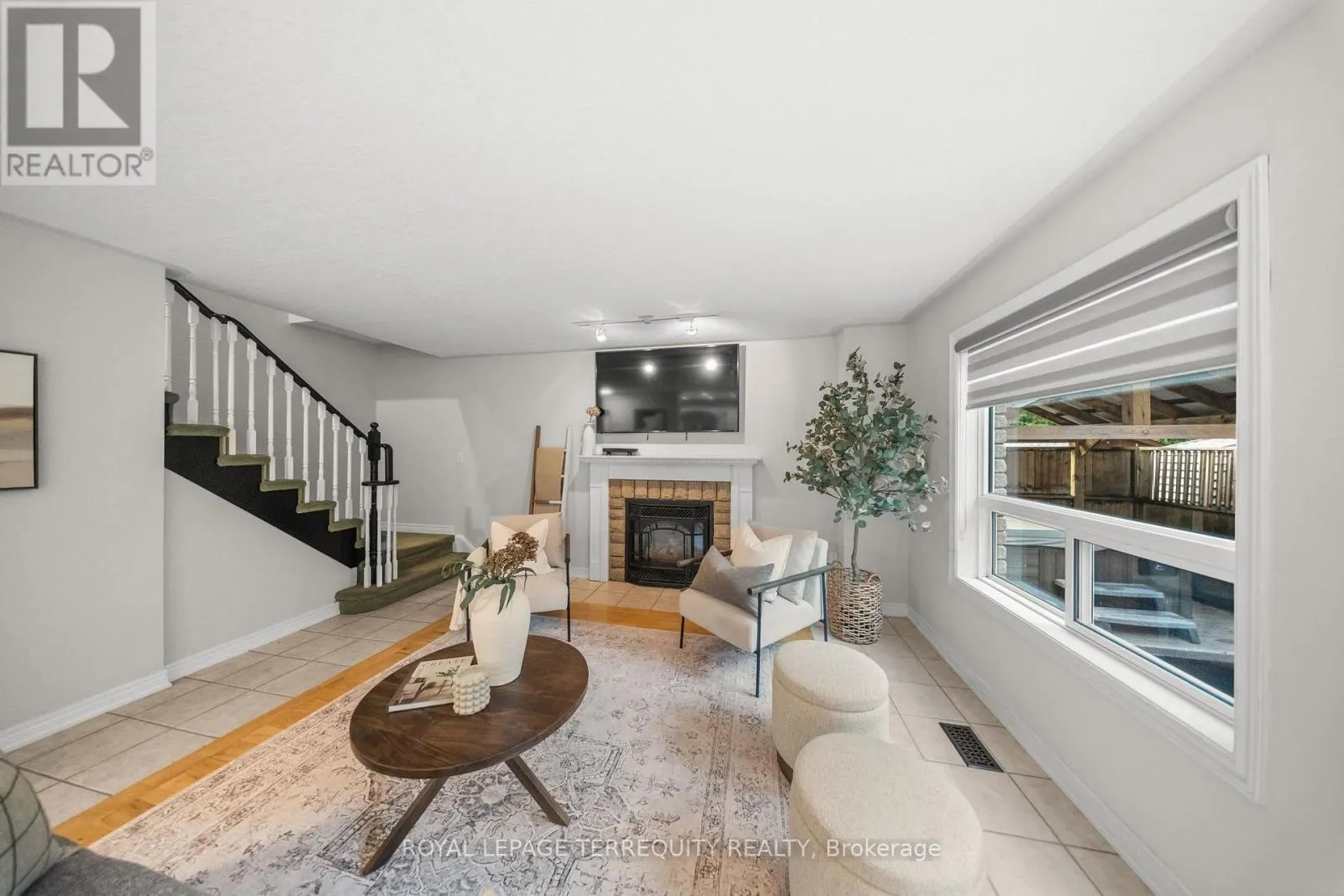 611 CAPILANO CRESCENT