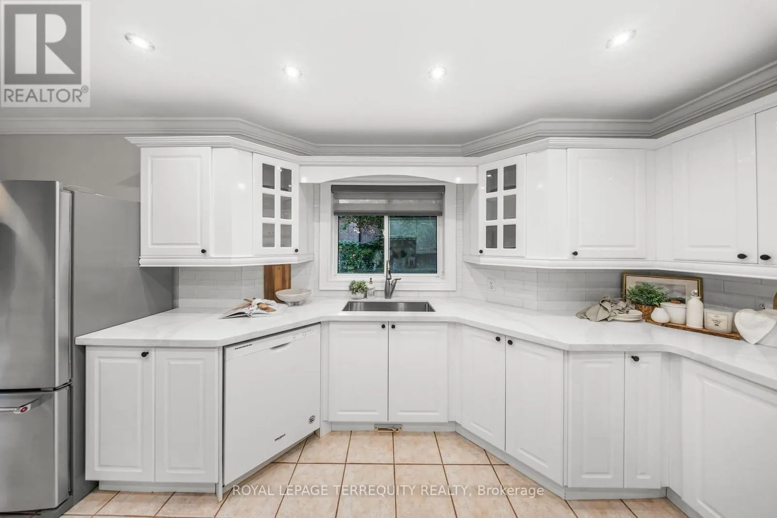 611 CAPILANO CRESCENT