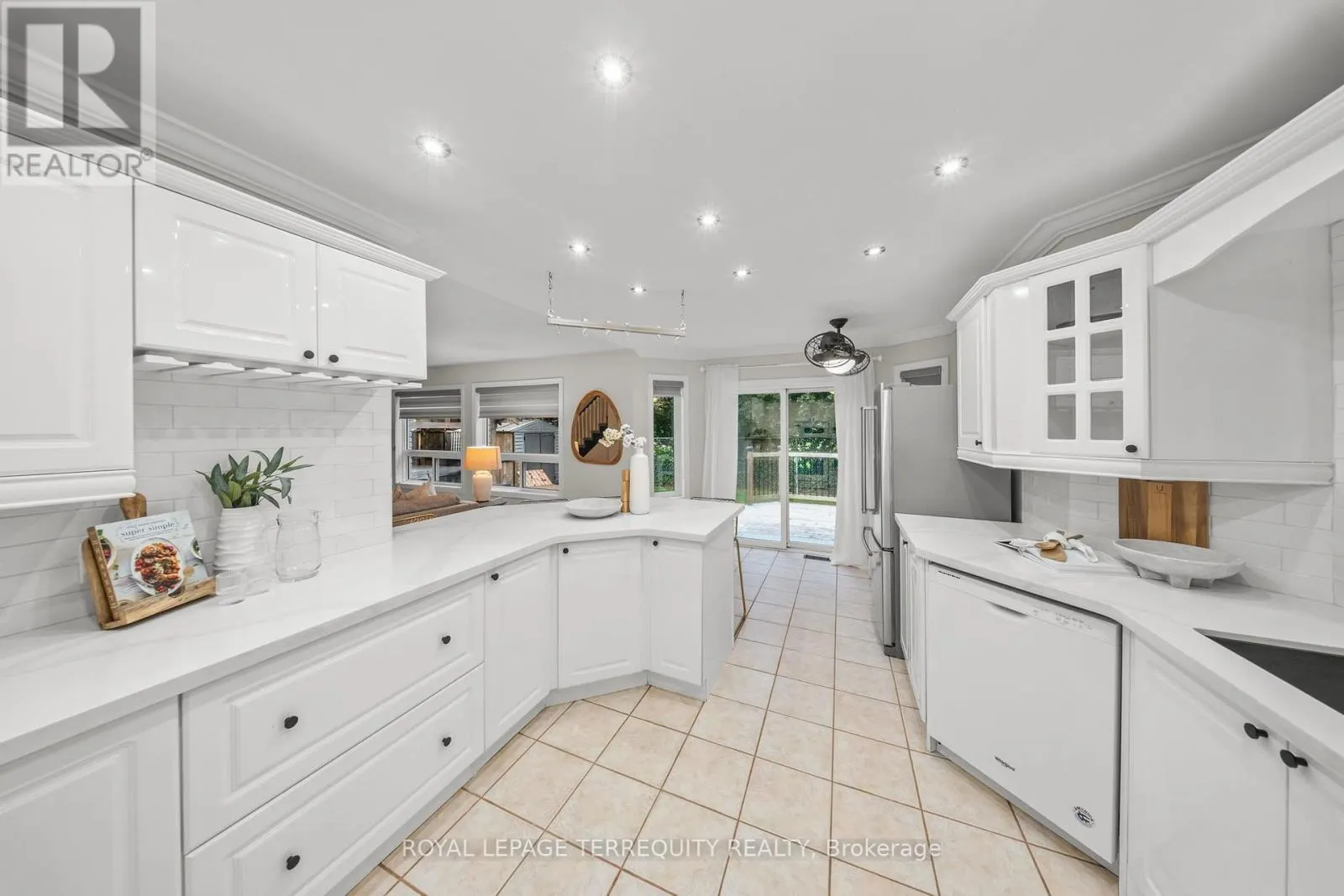 611 CAPILANO CRESCENT