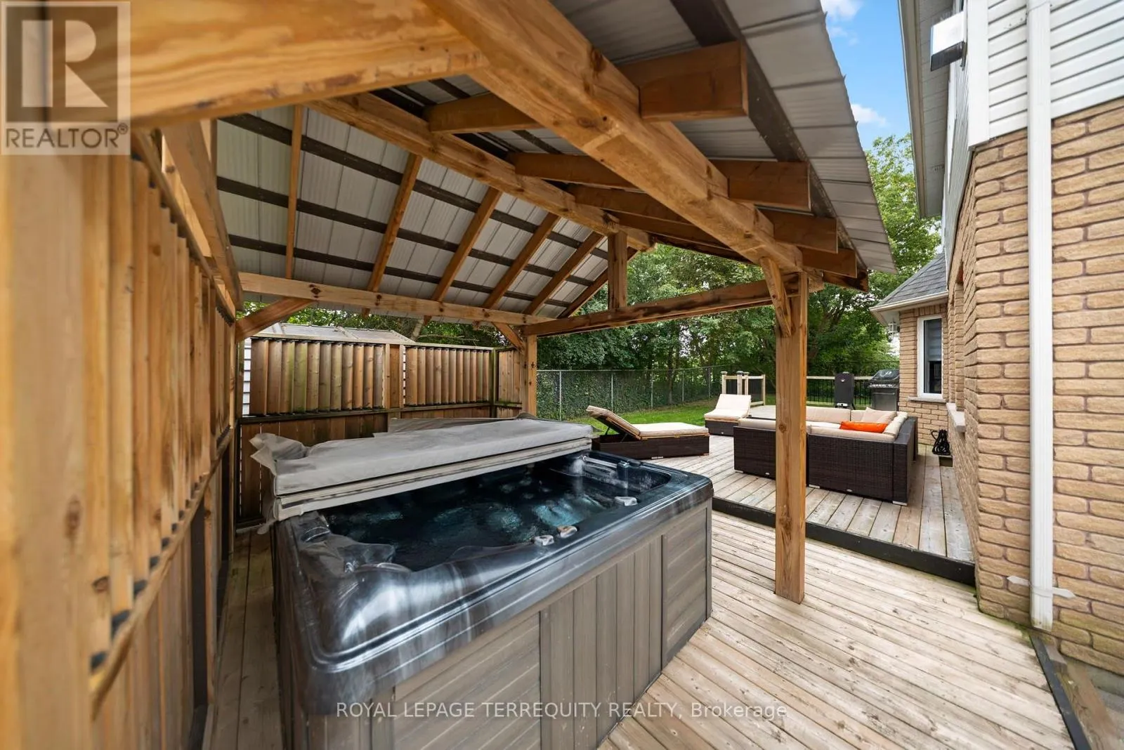 611 CAPILANO CRESCENT