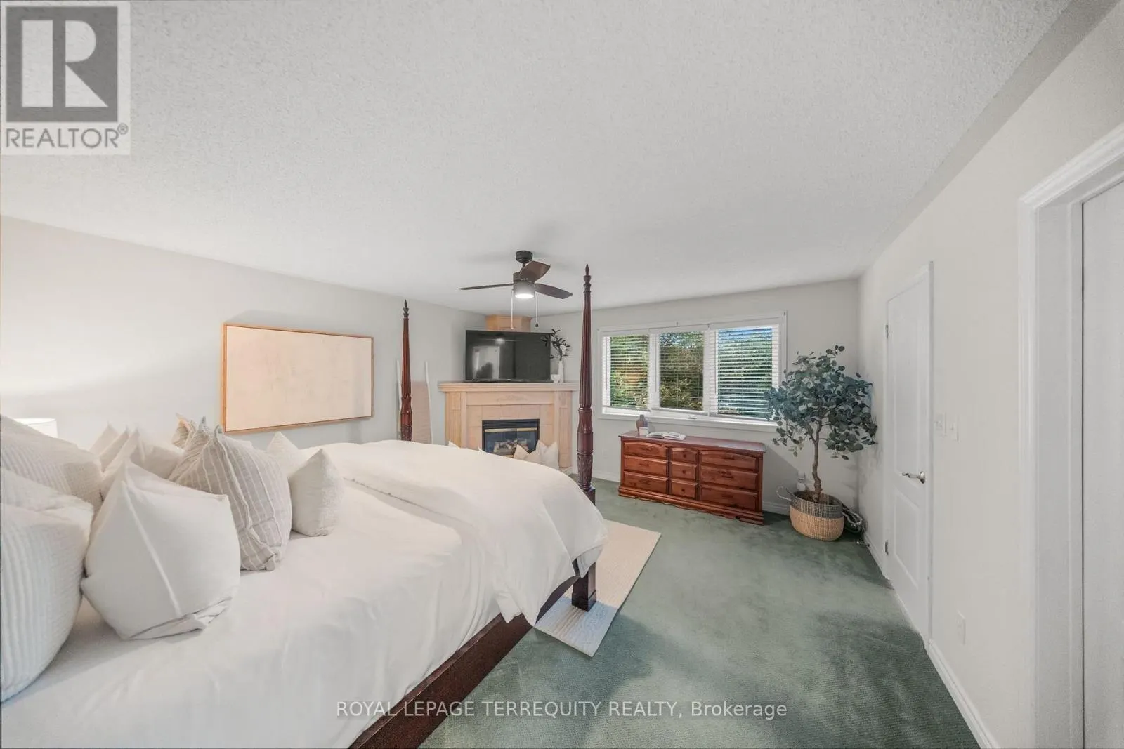 611 CAPILANO CRESCENT