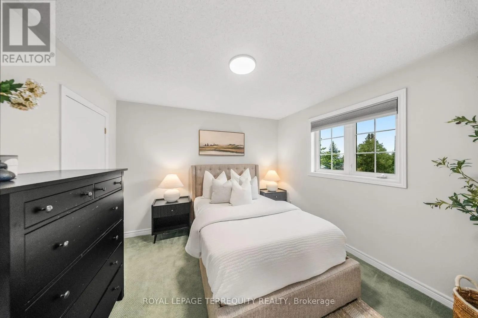 611 CAPILANO CRESCENT
