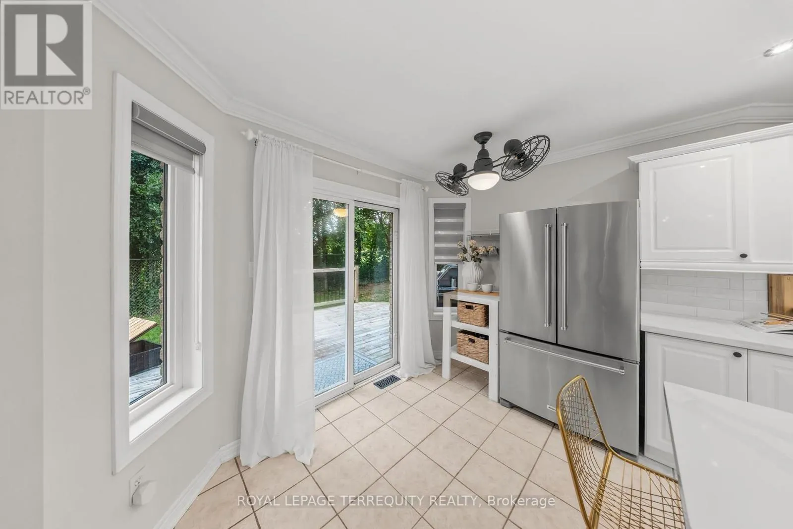 611 CAPILANO CRESCENT