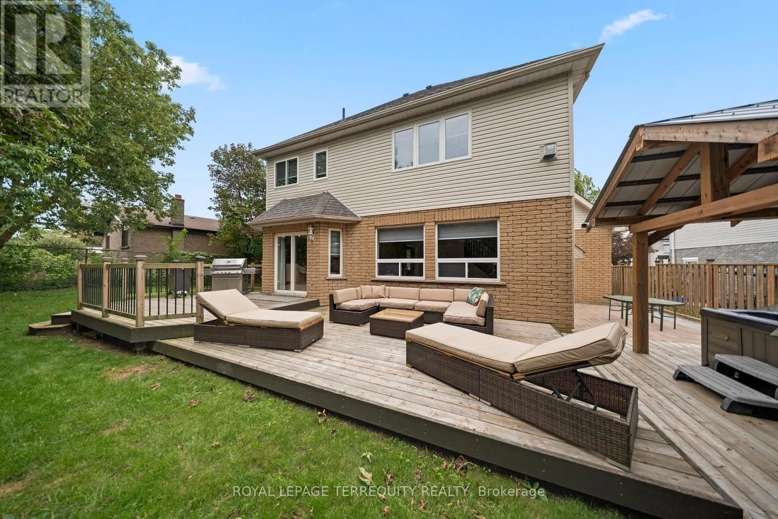 611 CAPILANO CRESCENT