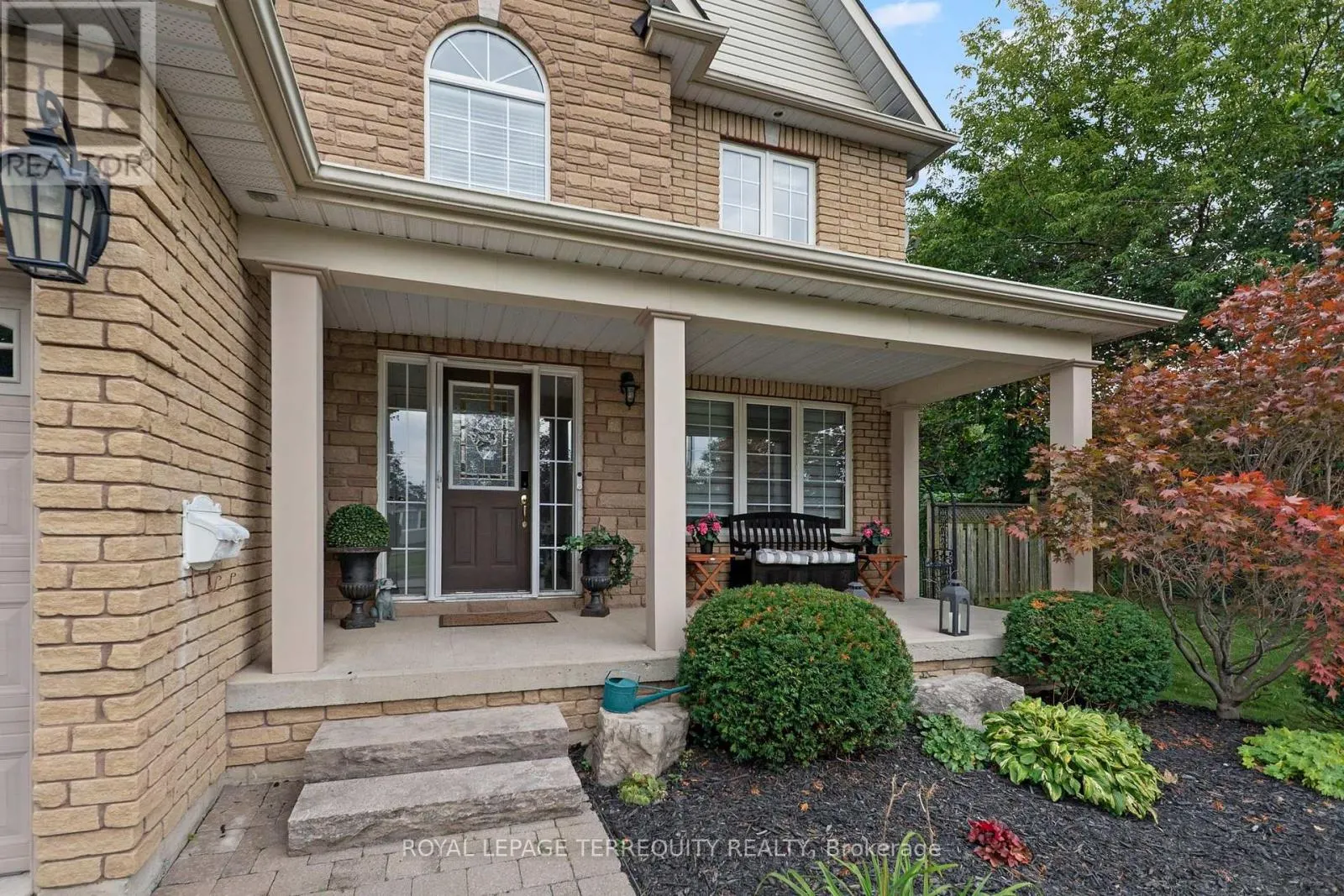 611 CAPILANO CRESCENT