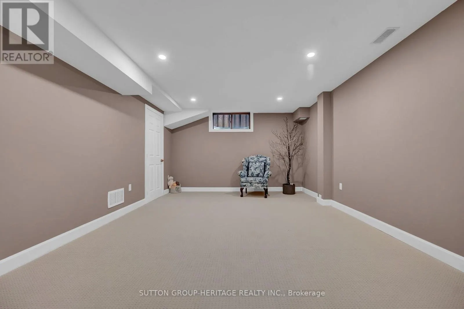 25 CHARTERHOUSE DRIVE