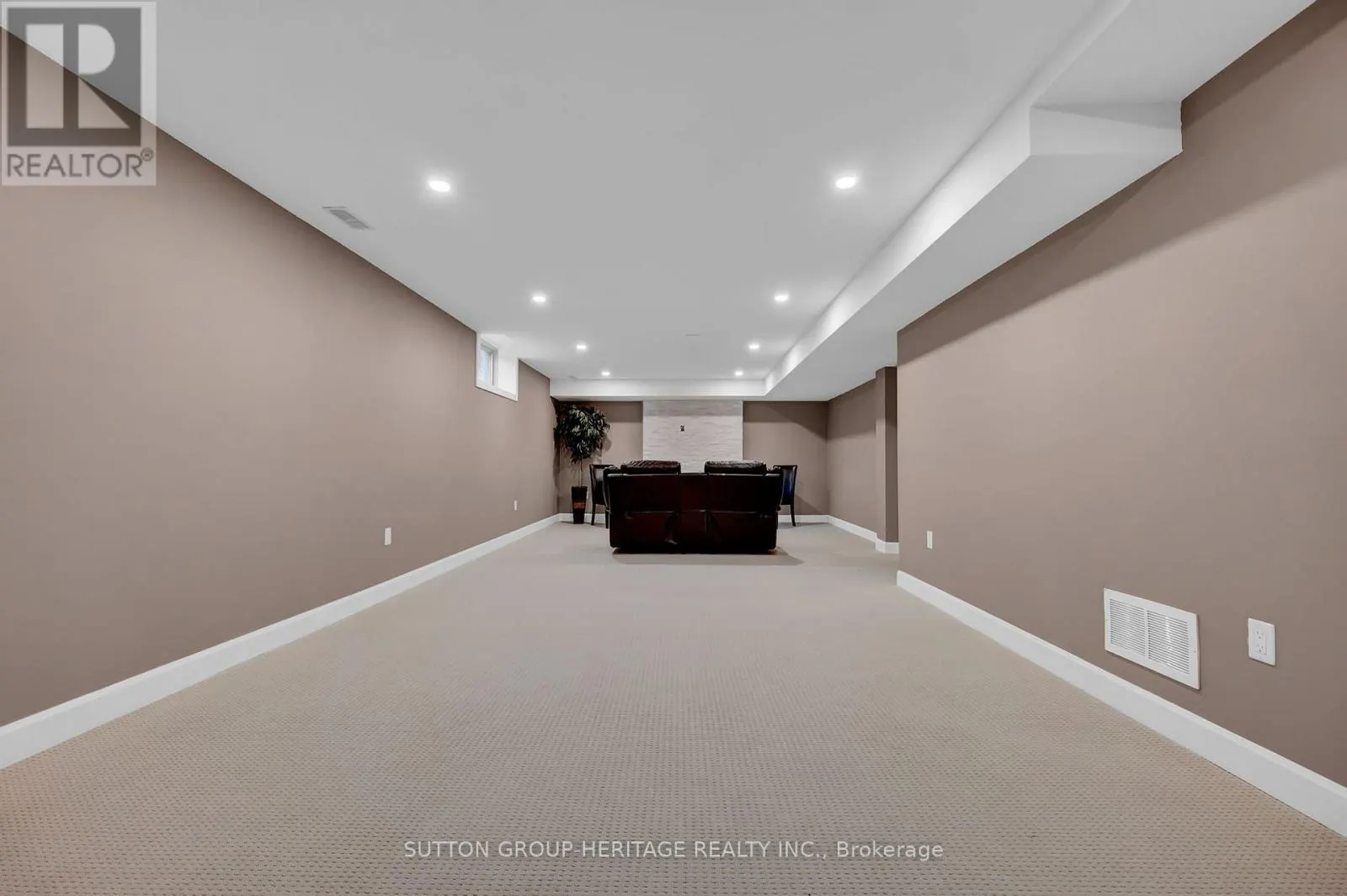 25 CHARTERHOUSE DRIVE