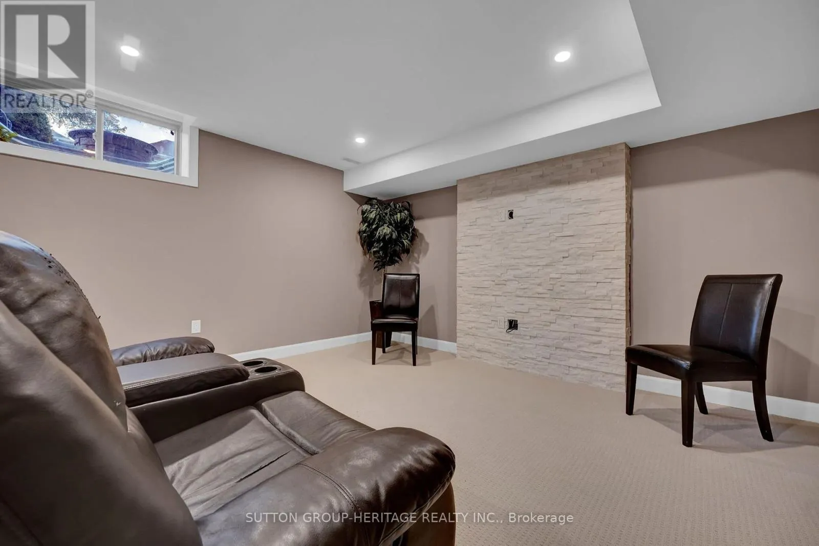 25 CHARTERHOUSE DRIVE