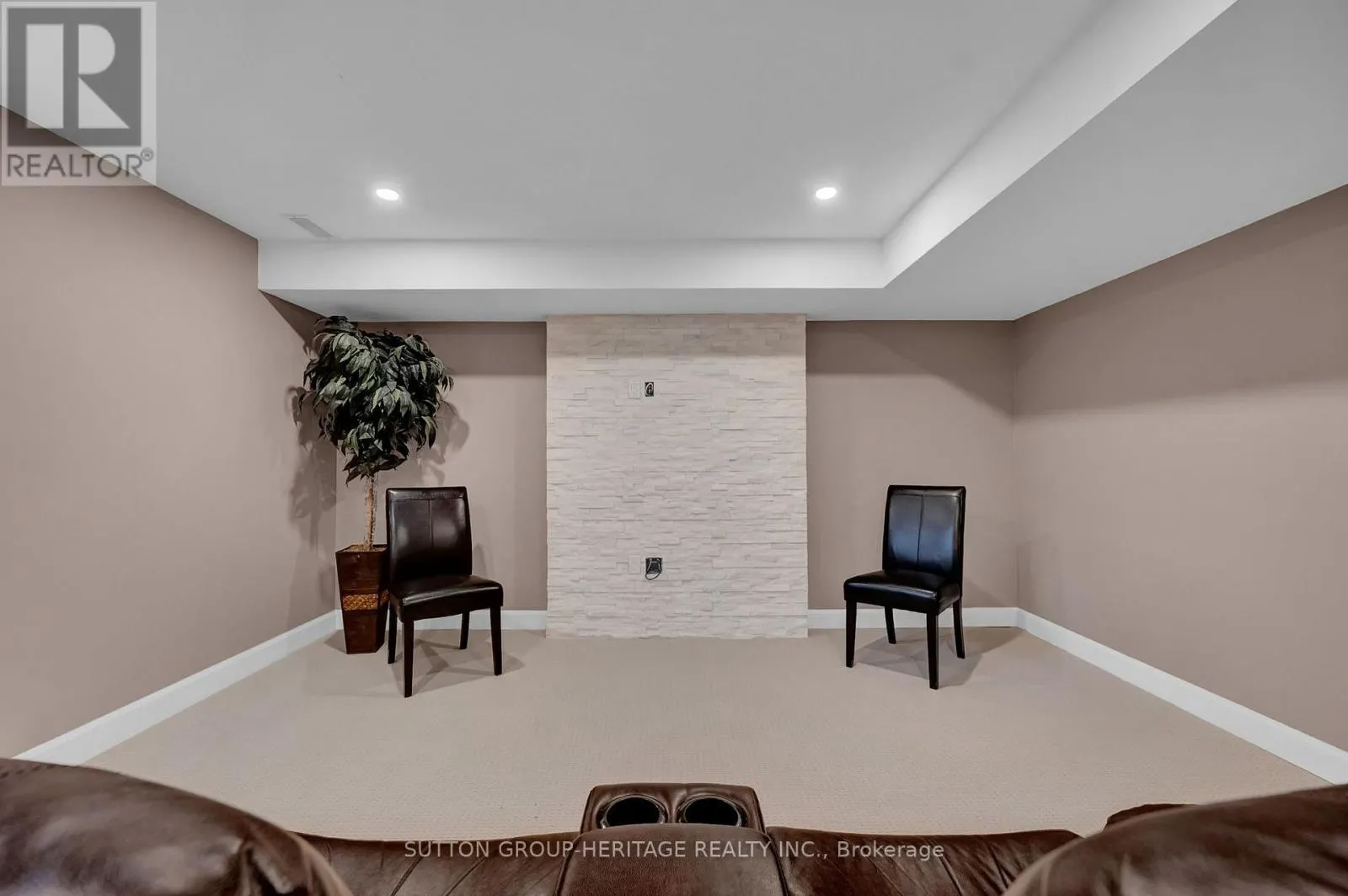 25 CHARTERHOUSE DRIVE
