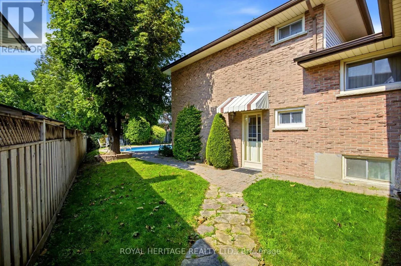 394 AMSTEL COURT