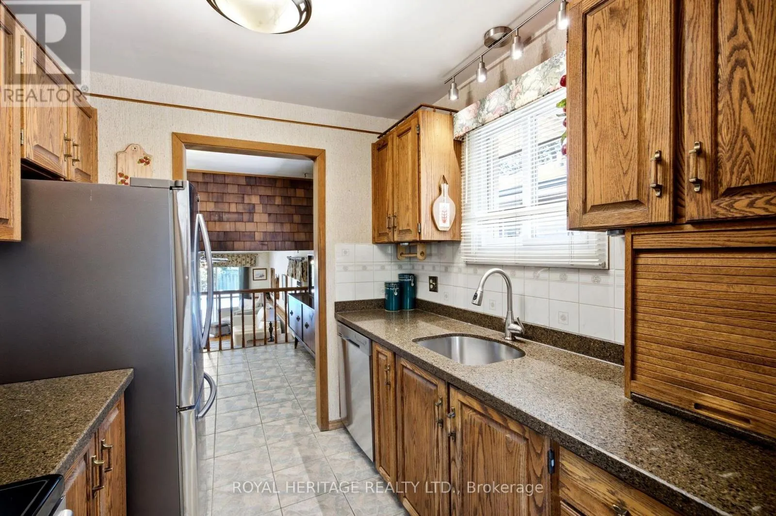 394 AMSTEL COURT