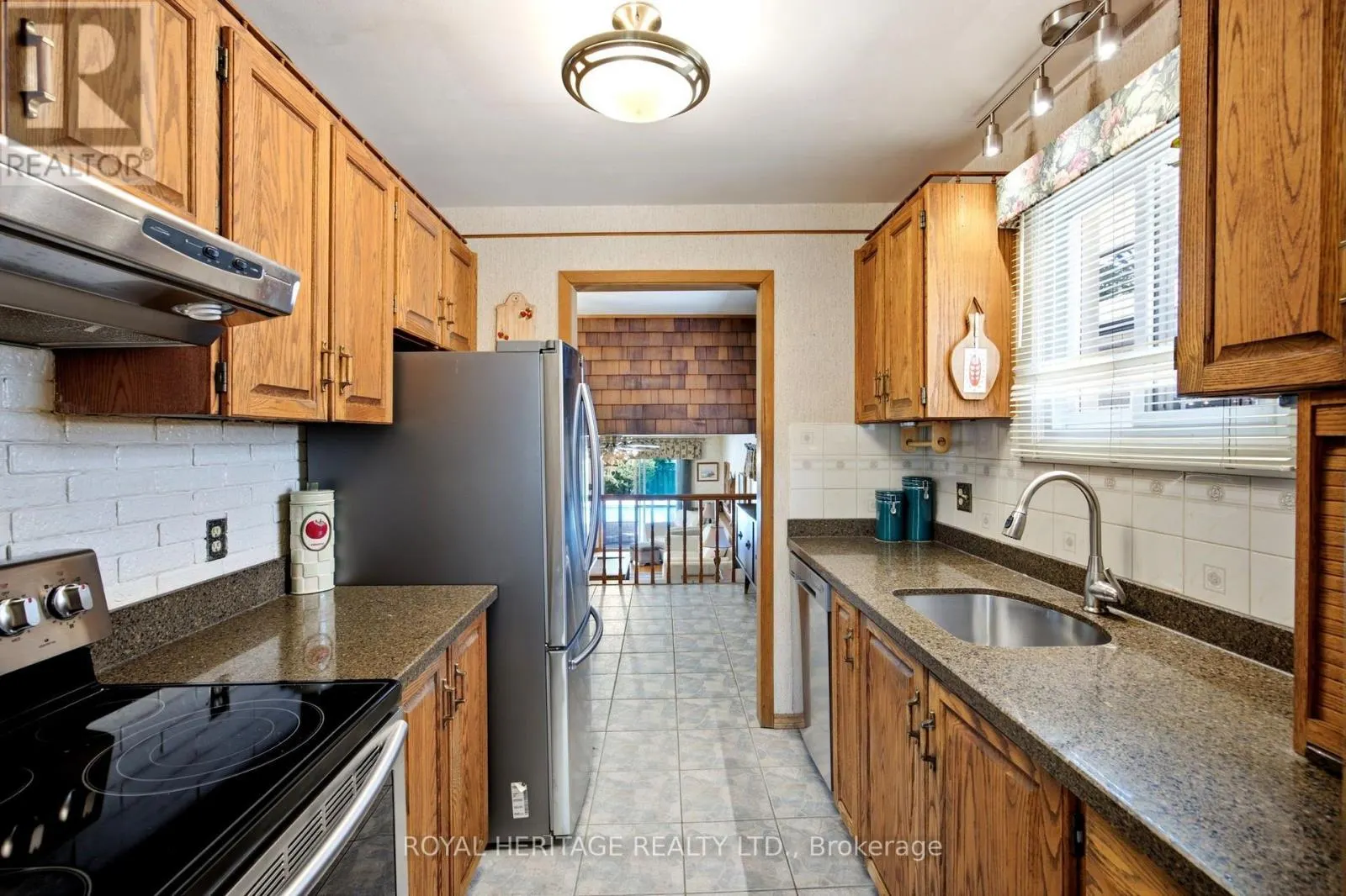 394 AMSTEL COURT