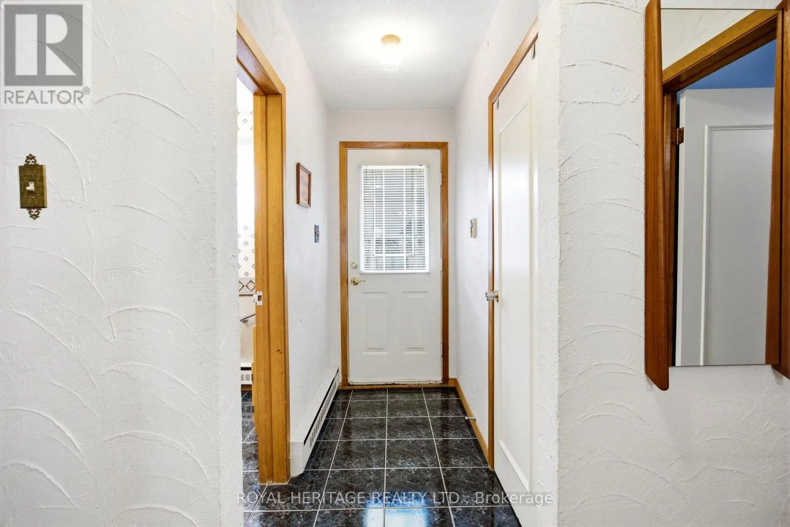 394 AMSTEL COURT