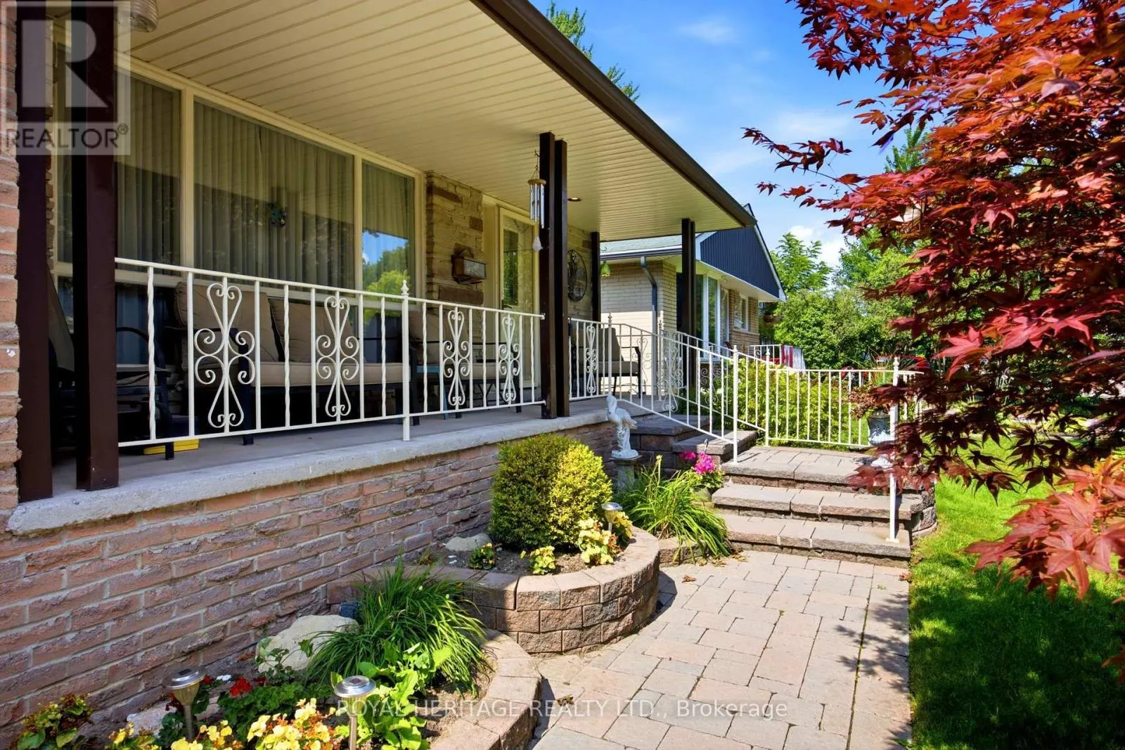 394 AMSTEL COURT
