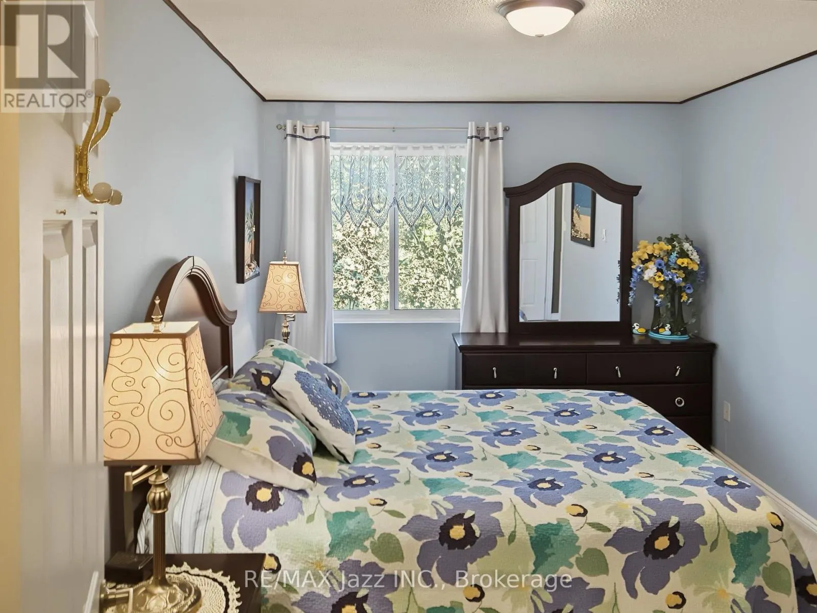 304 - 131 TAUNTON ROAD E #304