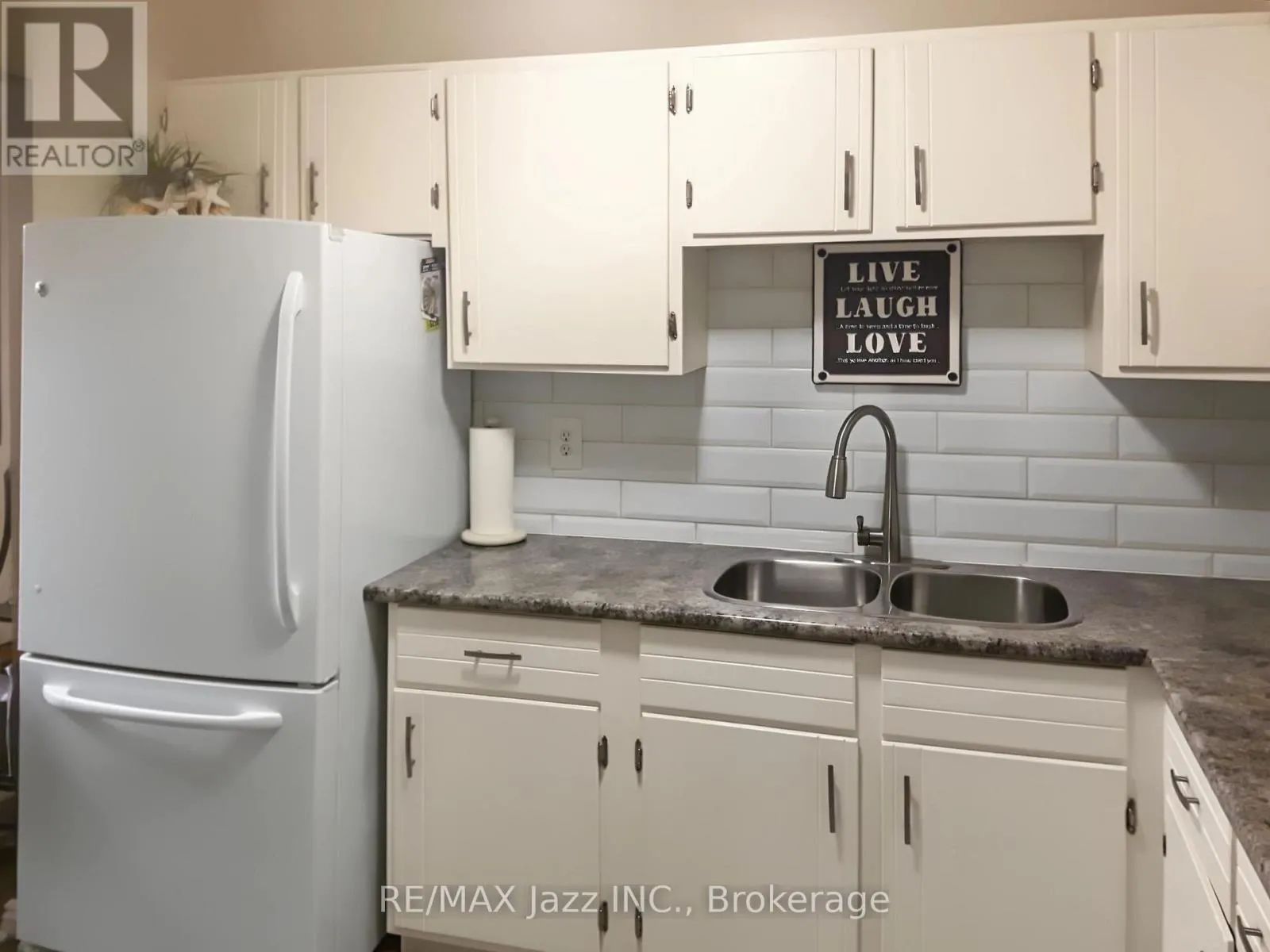 304 - 131 TAUNTON ROAD E #304