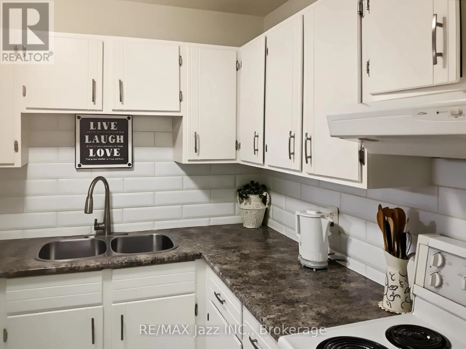 304 - 131 TAUNTON ROAD E #304