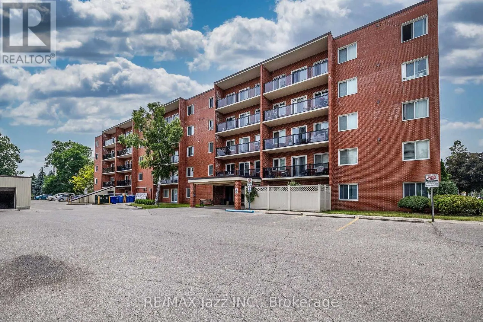 304 - 131 TAUNTON ROAD E #304
