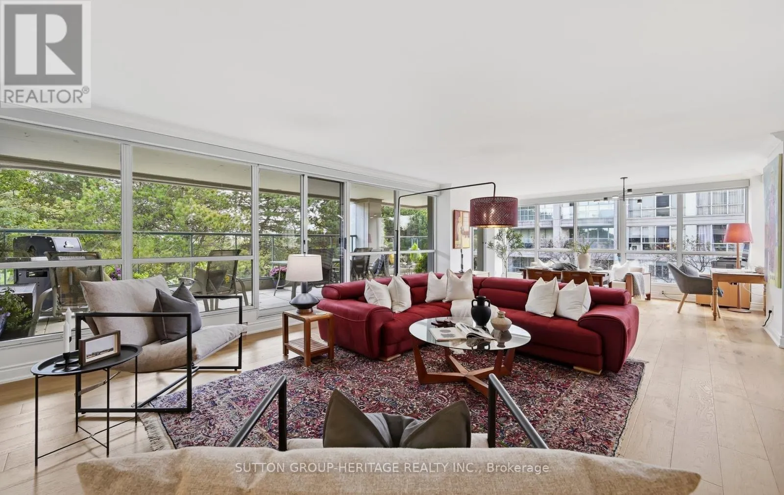 208 - 45 CUMBERLAND LANE