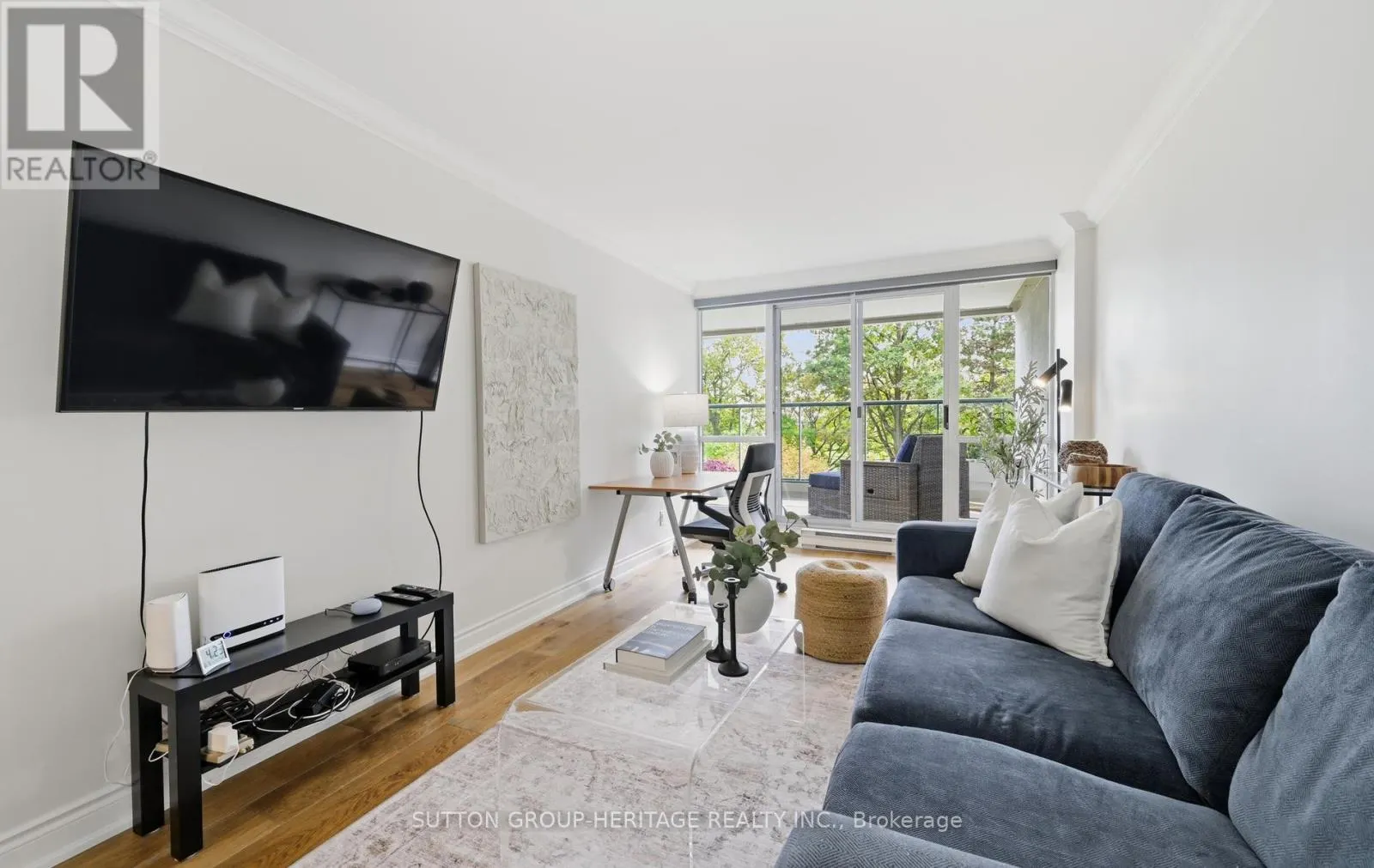208 - 45 CUMBERLAND LANE