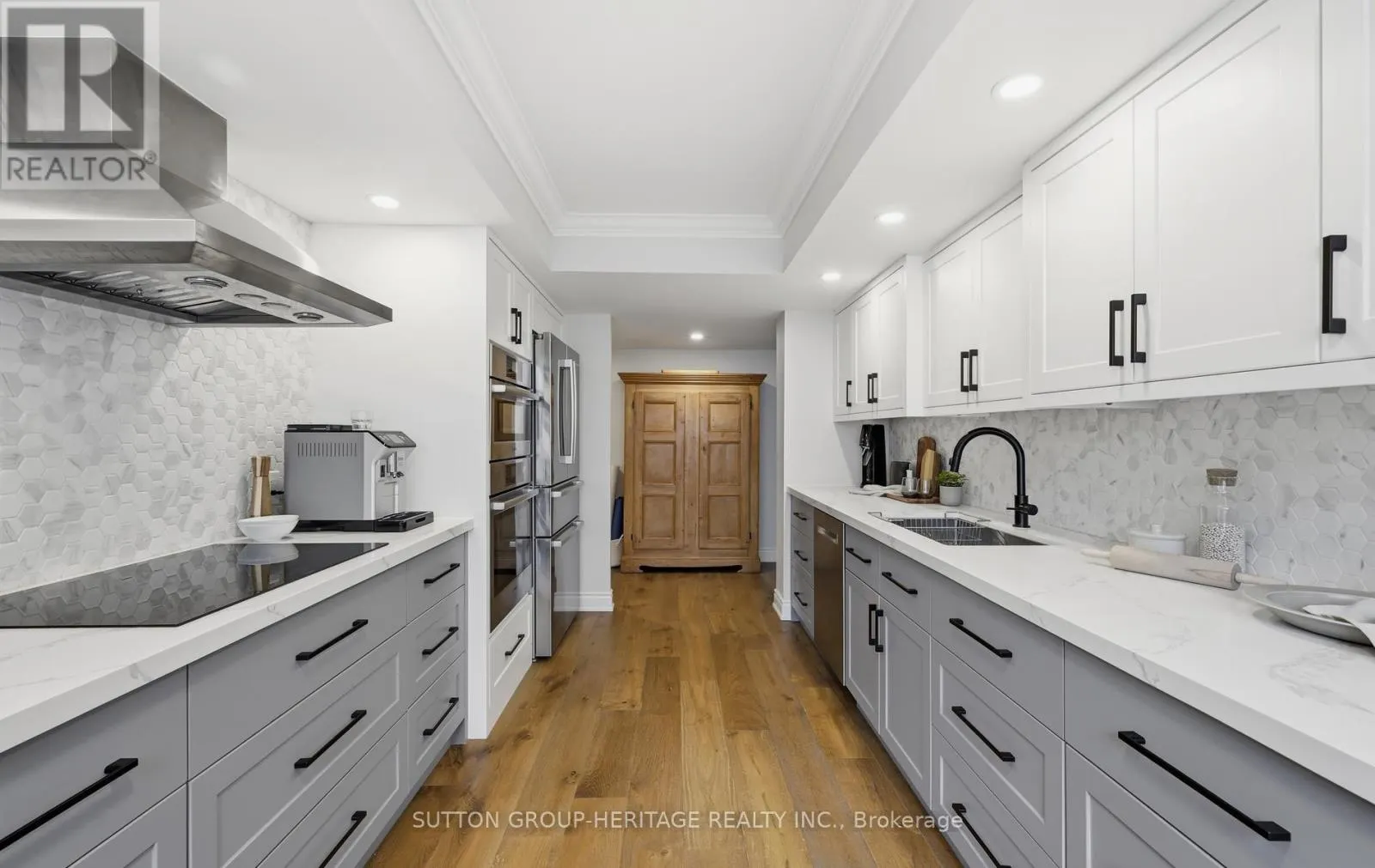 208 - 45 CUMBERLAND LANE