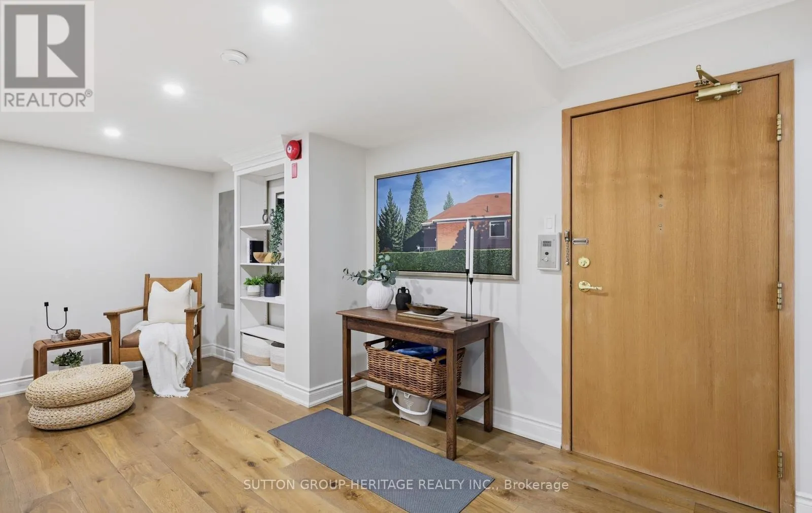 208 - 45 CUMBERLAND LANE