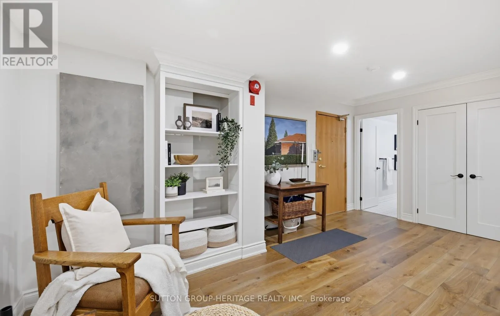 208 - 45 CUMBERLAND LANE