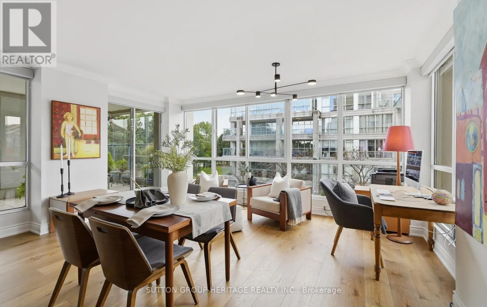 208 - 45 CUMBERLAND LANE