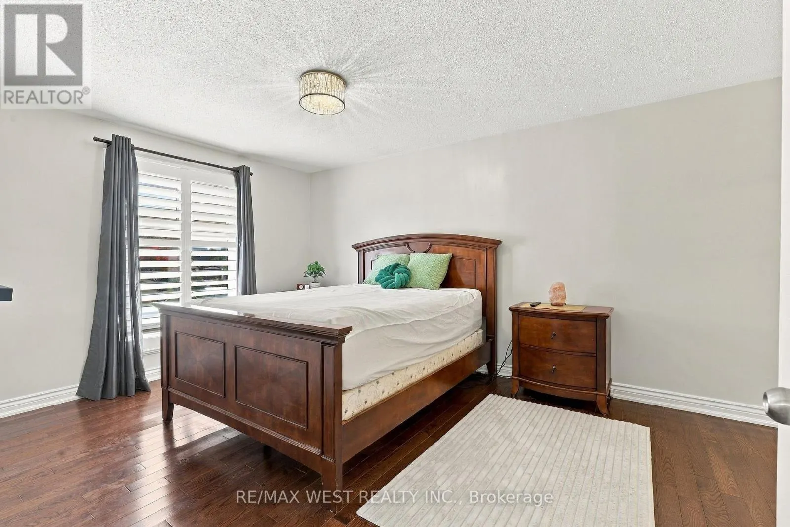 12 WAVERLY STREET S
