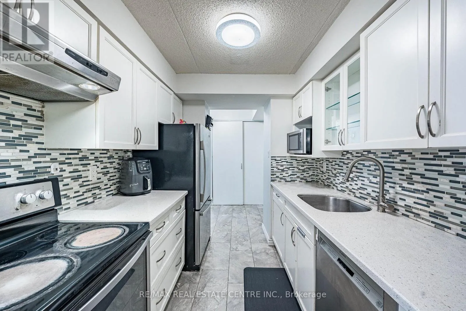 315 - 1525 DIEFENBAKER COURT