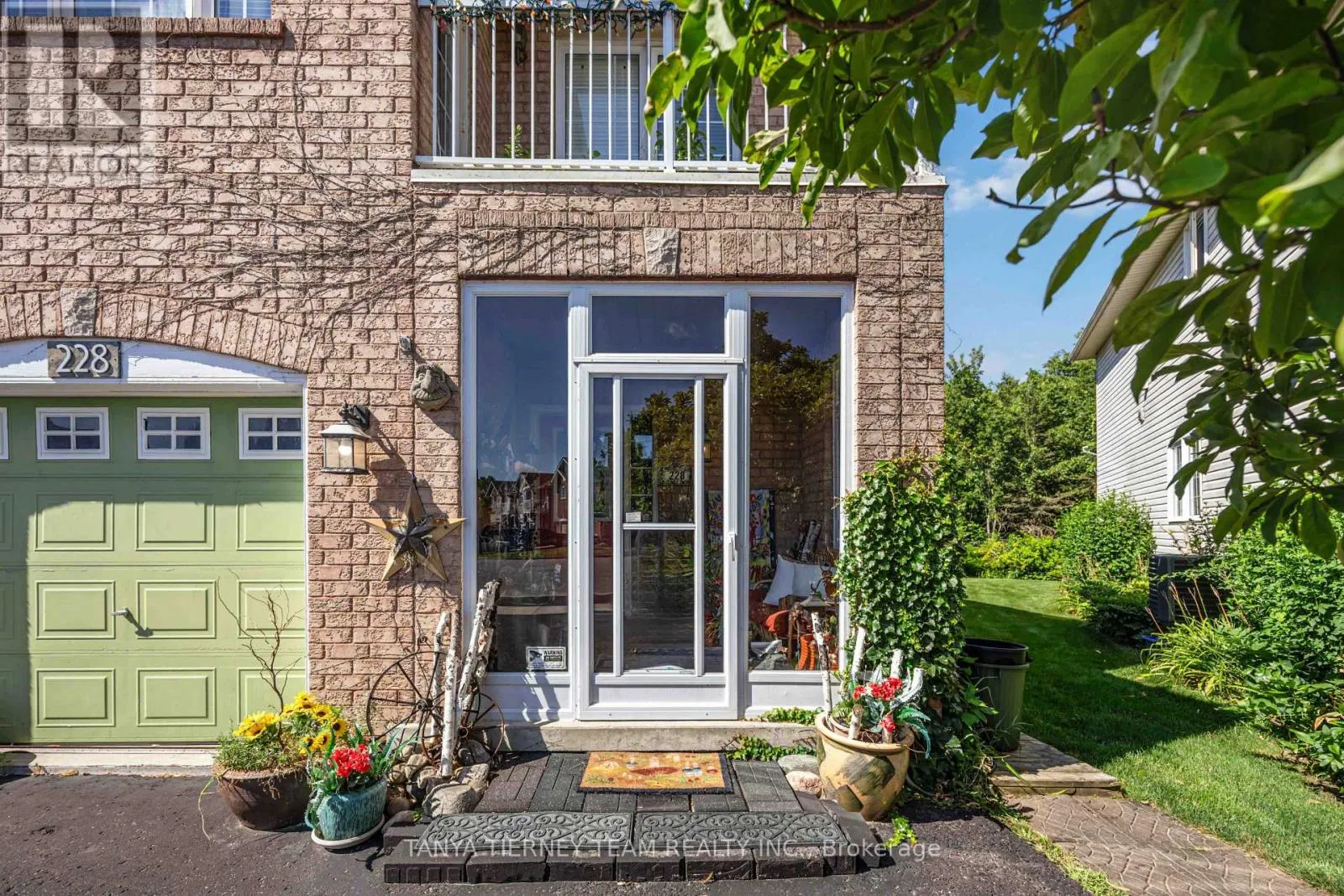 228 SHADOW PLACE