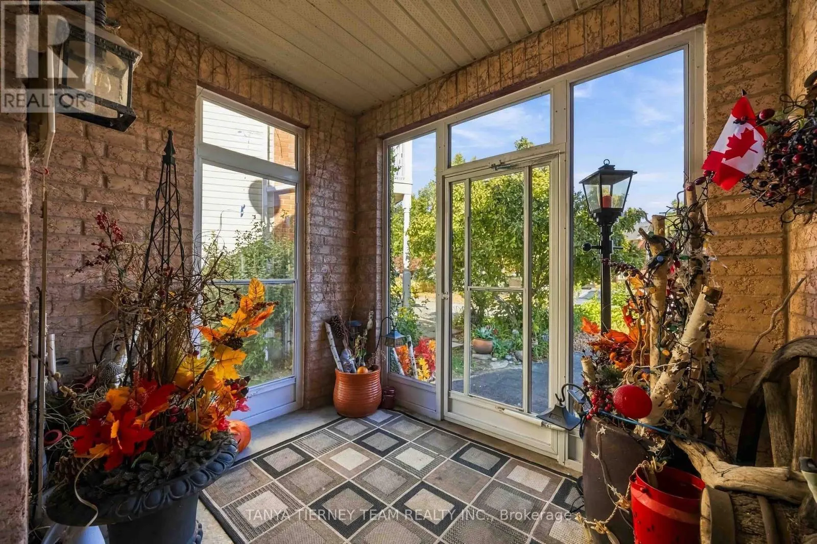 228 SHADOW PLACE