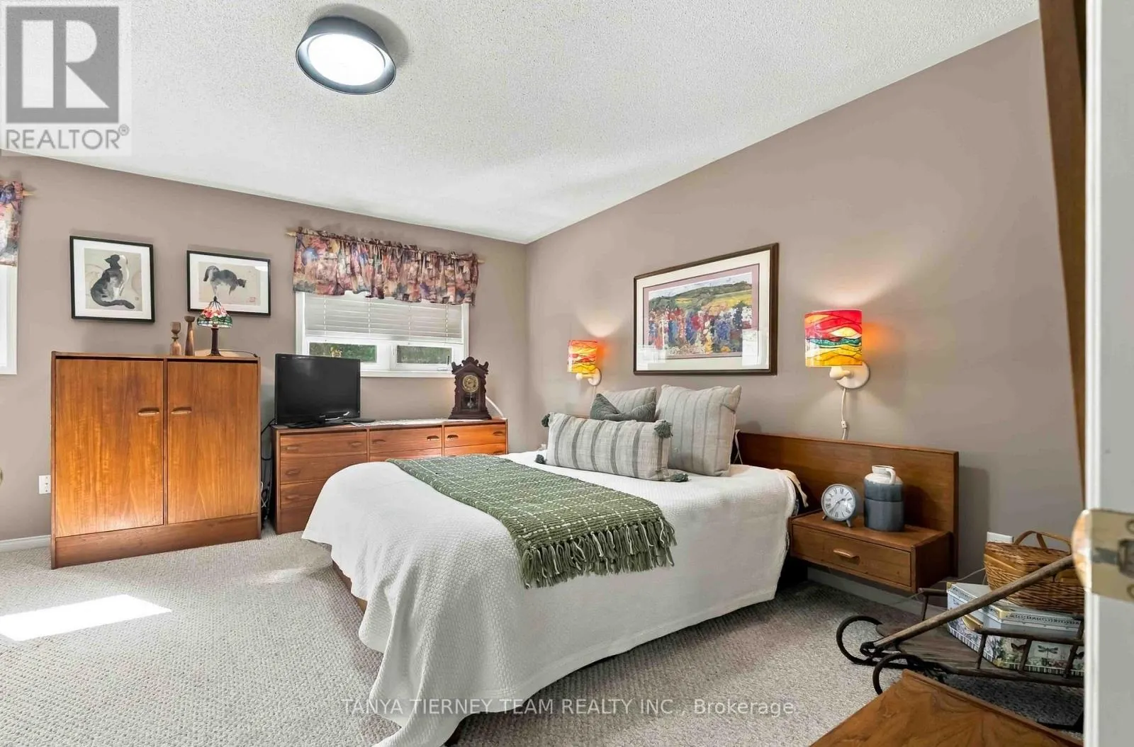 228 SHADOW PLACE
