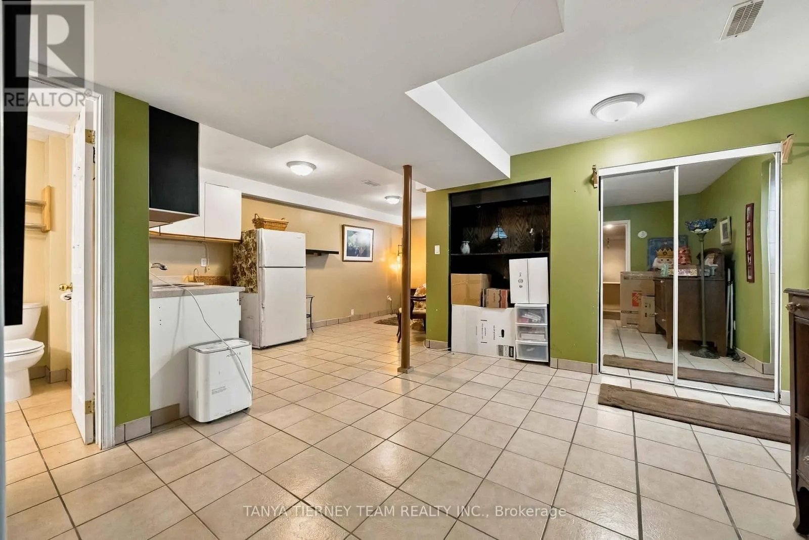 228 SHADOW PLACE