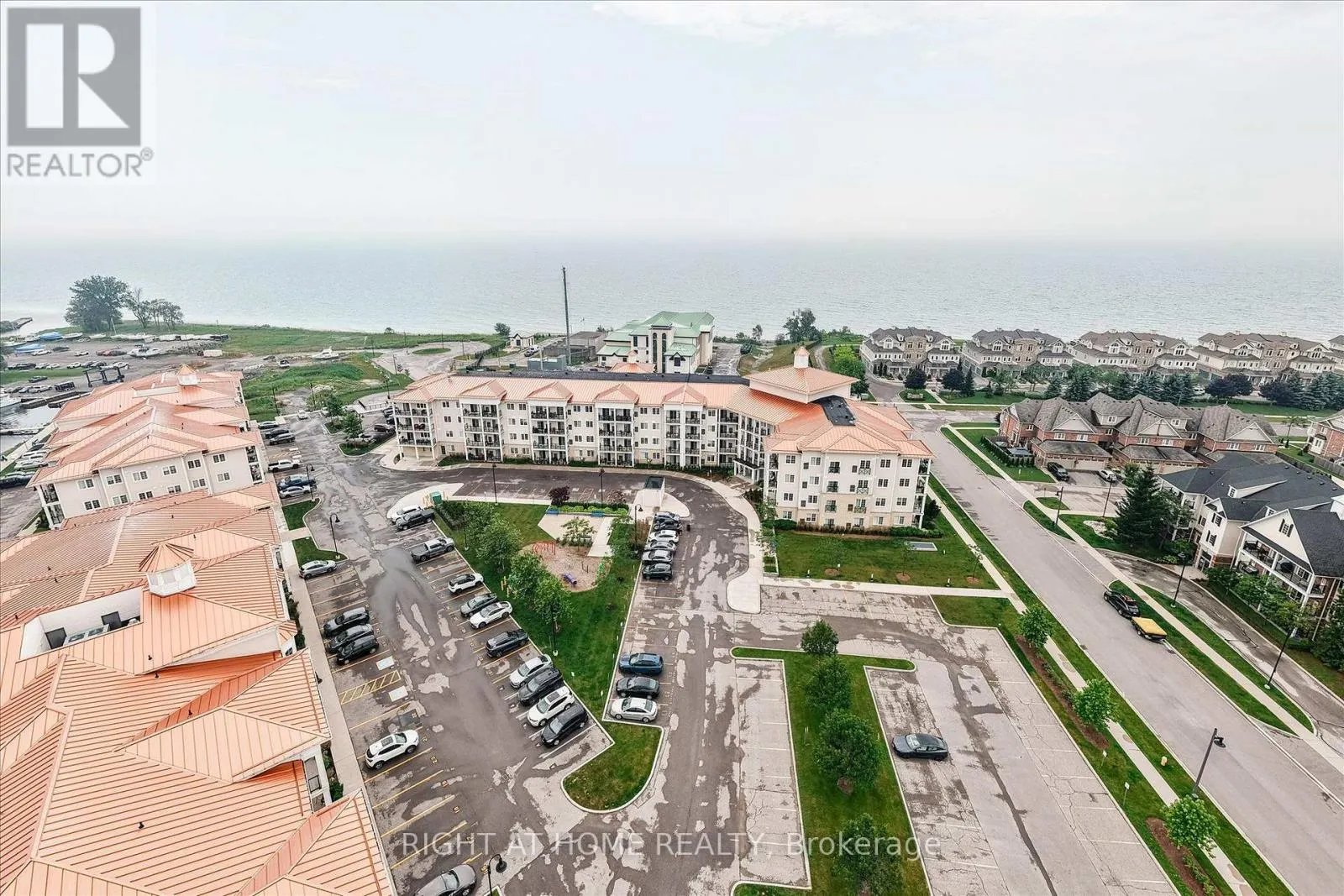 321 - 50 LAKEBREEZE DRIVE