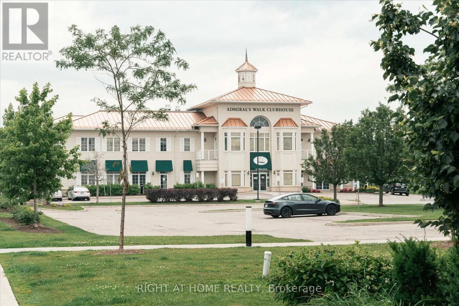 321 - 50 LAKEBREEZE DRIVE