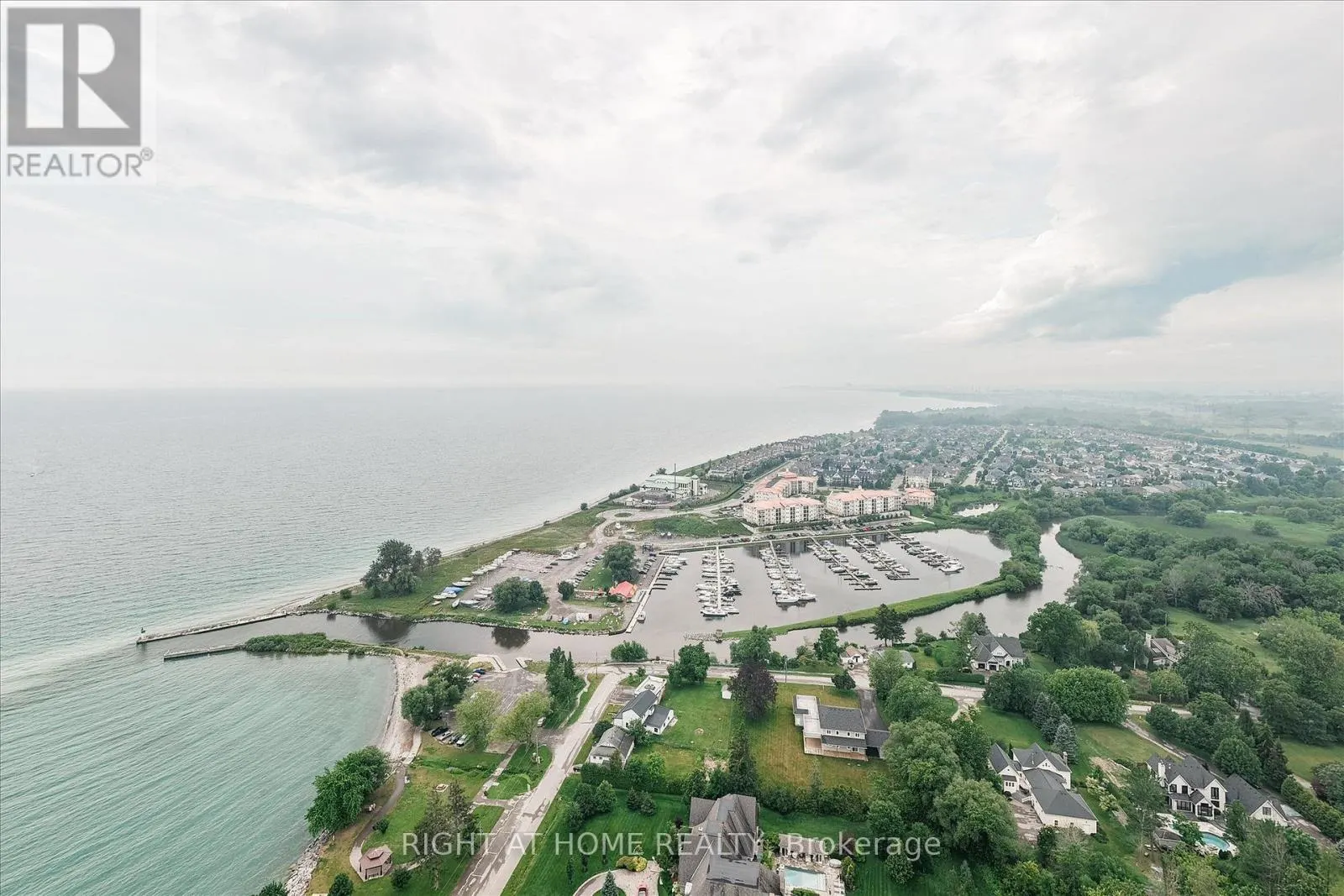 321 - 50 LAKEBREEZE DRIVE