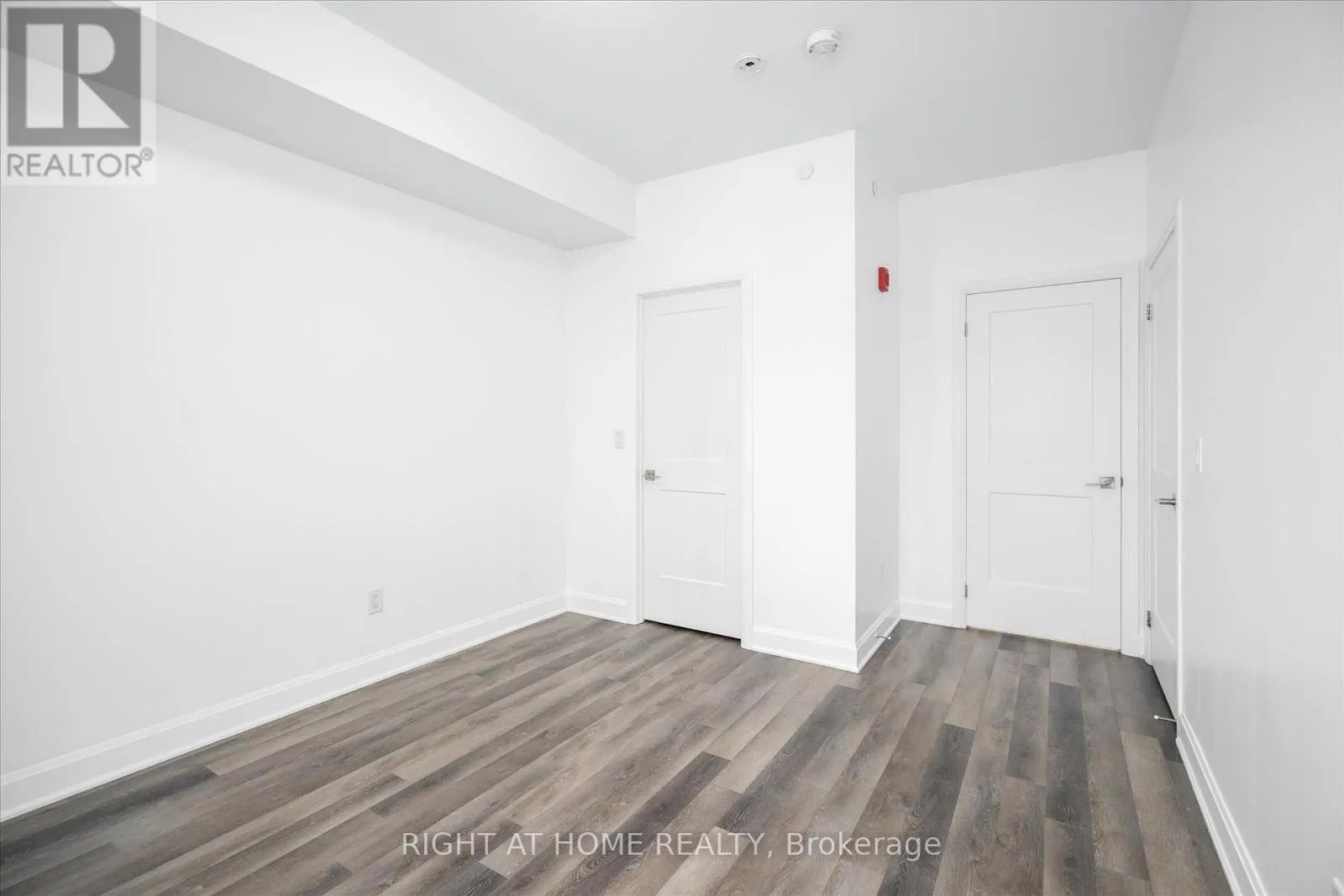 321 - 50 LAKEBREEZE DRIVE