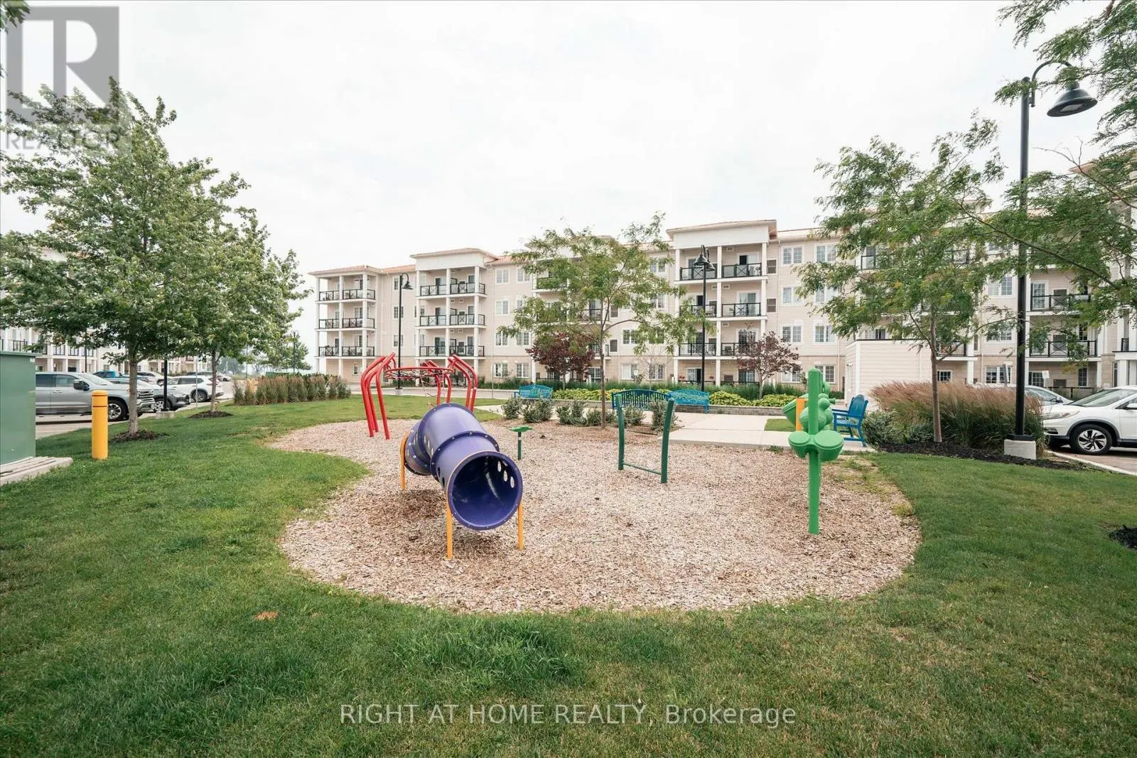 321 - 50 LAKEBREEZE DRIVE