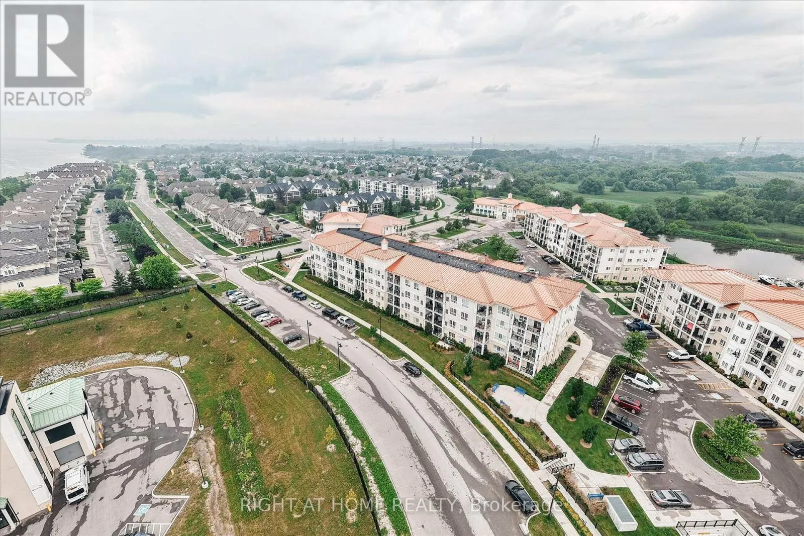 321 - 50 LAKEBREEZE DRIVE