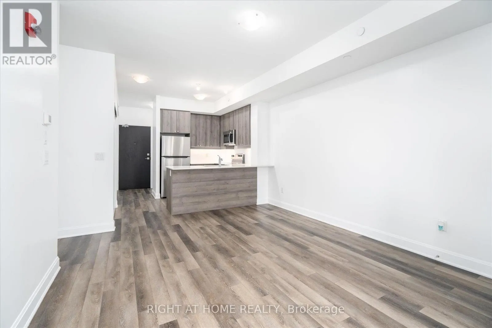 321 - 50 LAKEBREEZE DRIVE