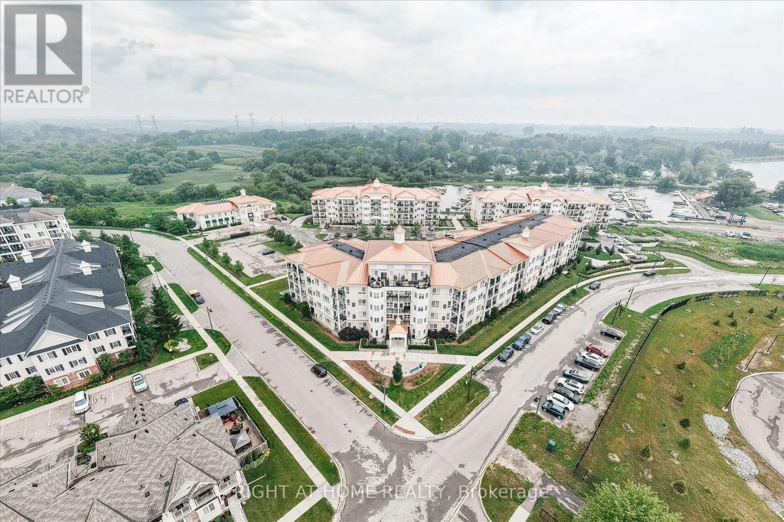 321 - 50 LAKEBREEZE DRIVE