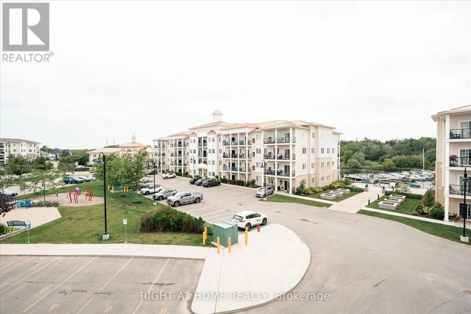 321 - 50 LAKEBREEZE DRIVE