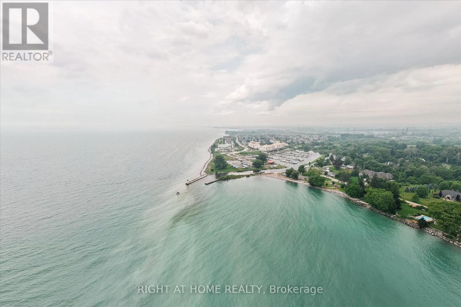 321 - 50 LAKEBREEZE DRIVE
