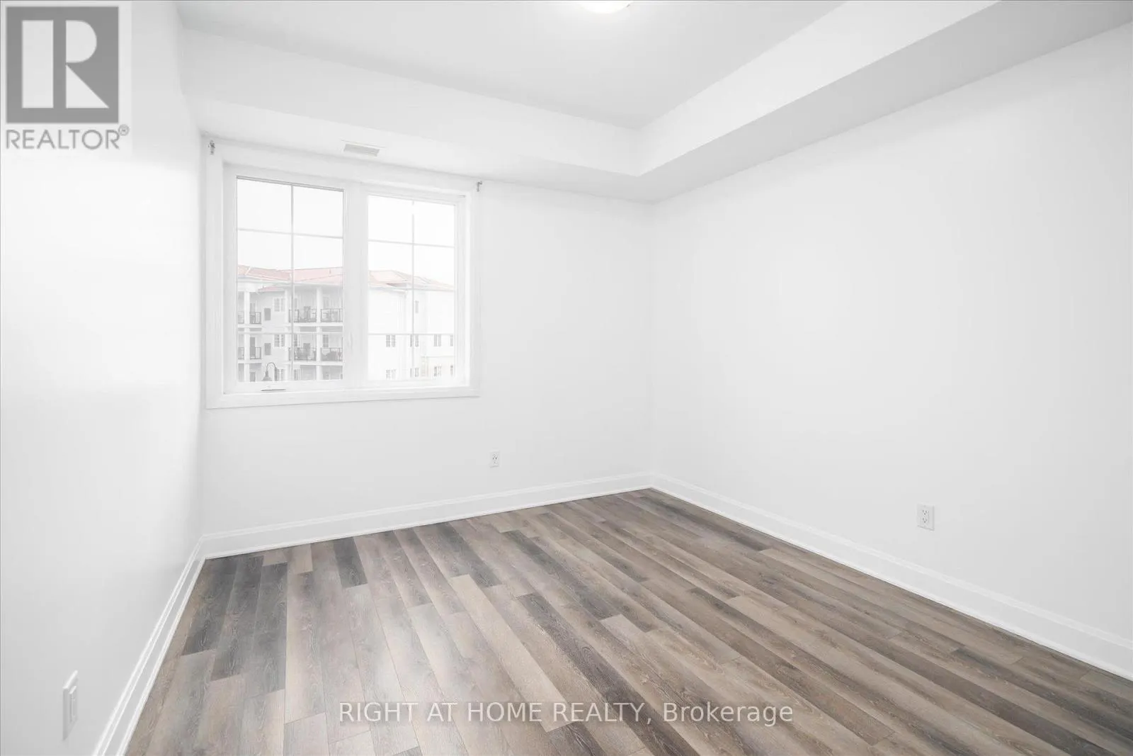 321 - 50 LAKEBREEZE DRIVE