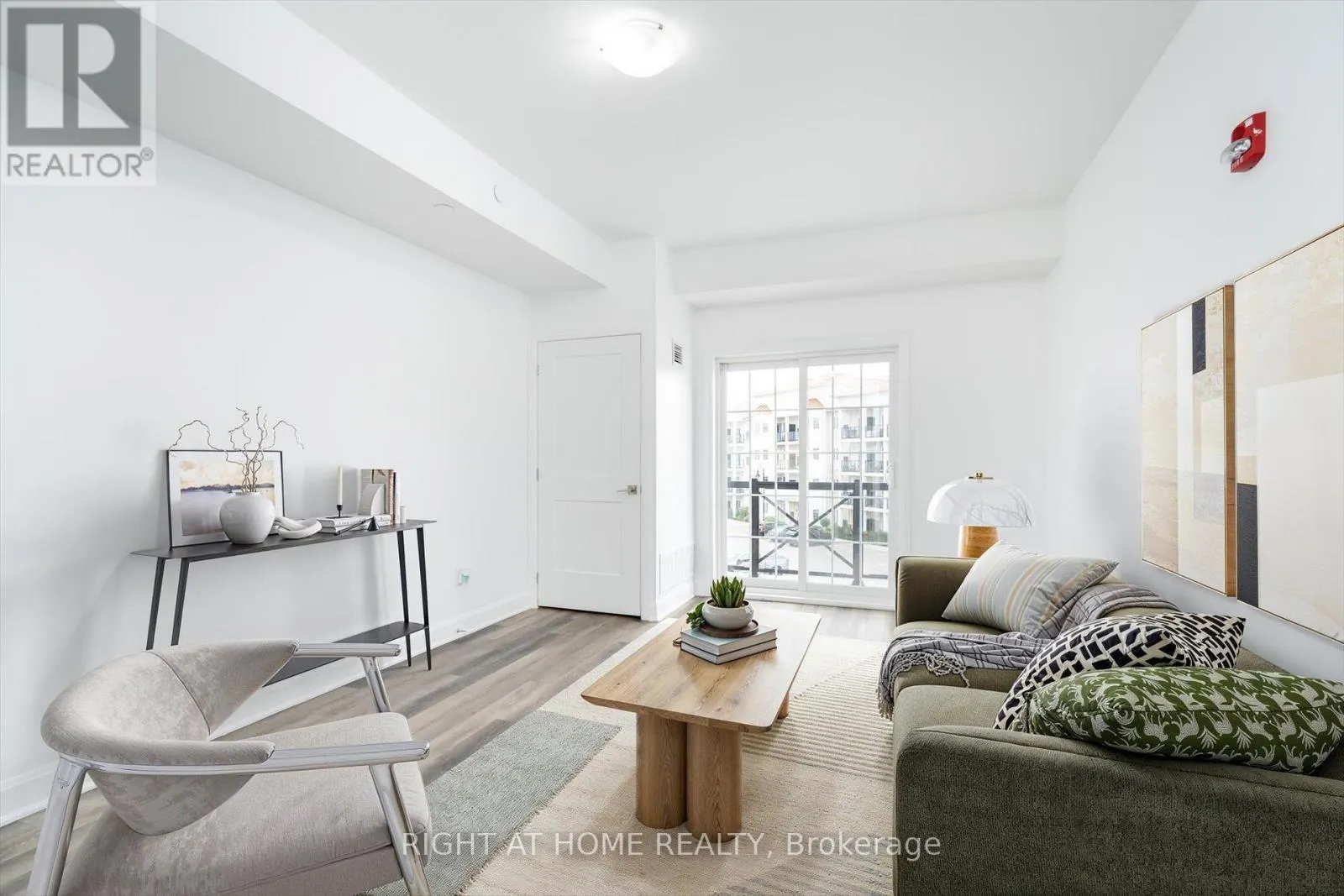 321 - 50 LAKEBREEZE DRIVE