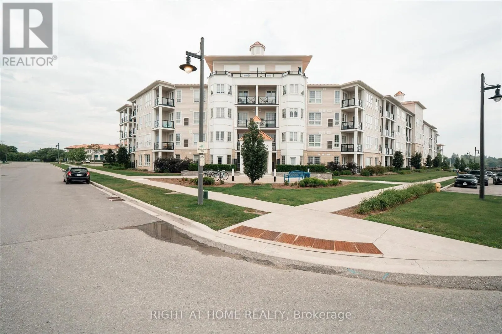 321 - 50 LAKEBREEZE DRIVE
